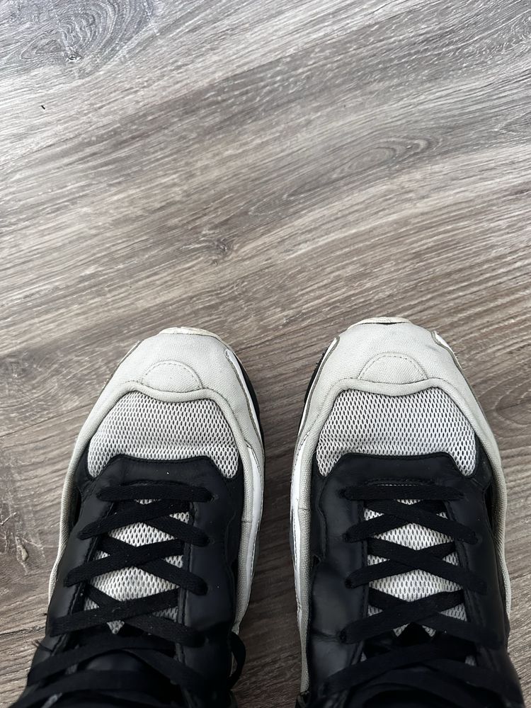 Raf Simons replicant ozweego