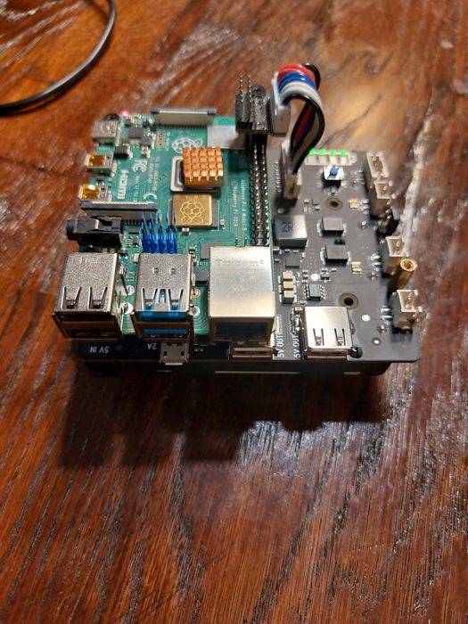 Raspberry Pi 4 4GB + UPS hat +4x 18650