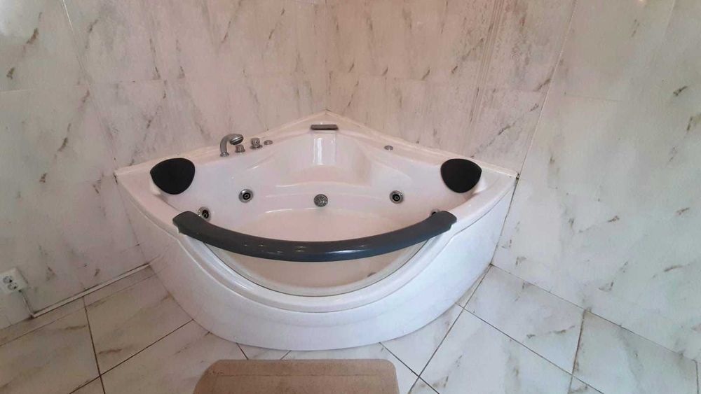 Дом посуточно 280 кв. Сауна, бассейн, бильярд, генератор.