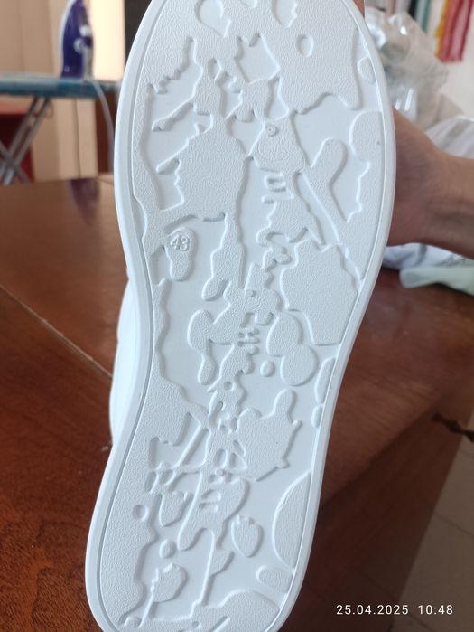 Продам кросовки новые