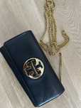 Skorzana torbka na lancuszku tory burch