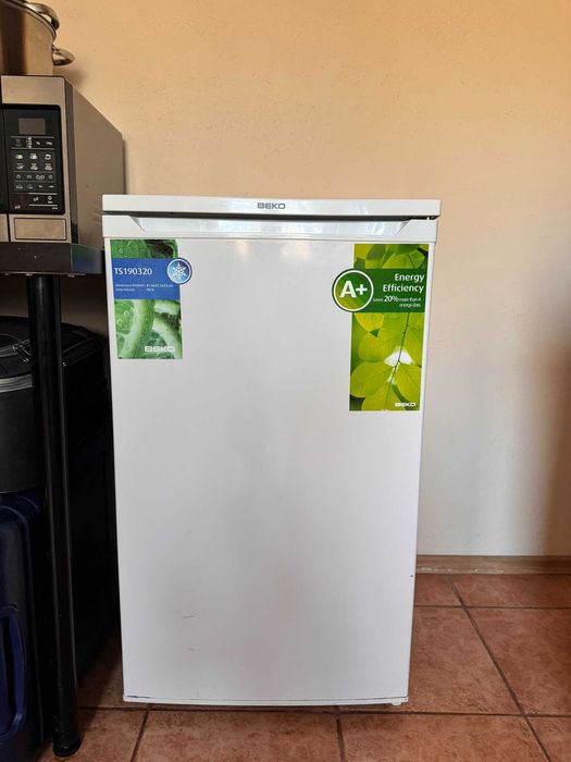 Lodówka BEKO A+ 82 cm, mini, podblatowa