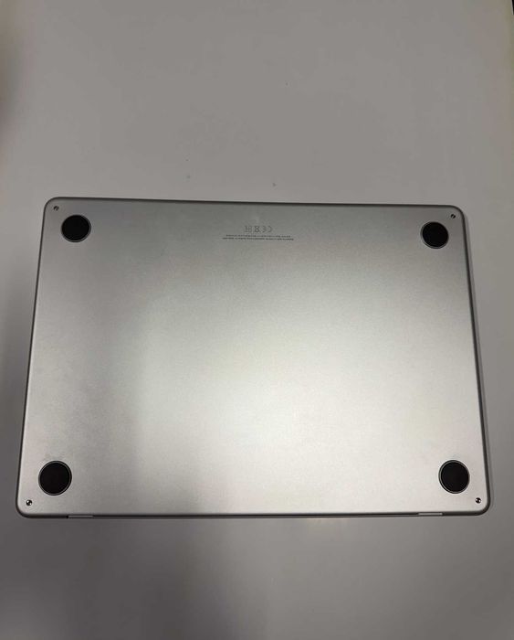 Macbook Air M2 Srebrny