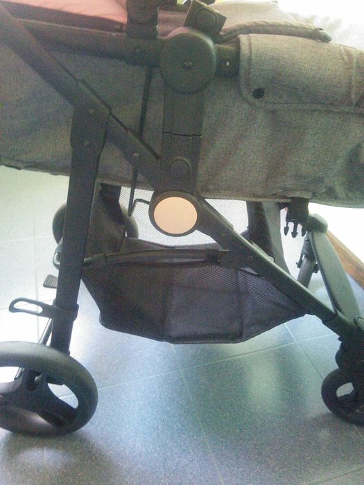 Carro de Bébé Kinderkraft com ovo como novo