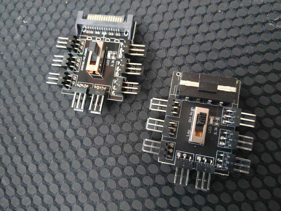 ХАБ для кулеров, разветвитель питания 3pin на SATA / MOLEX FAN HUB
