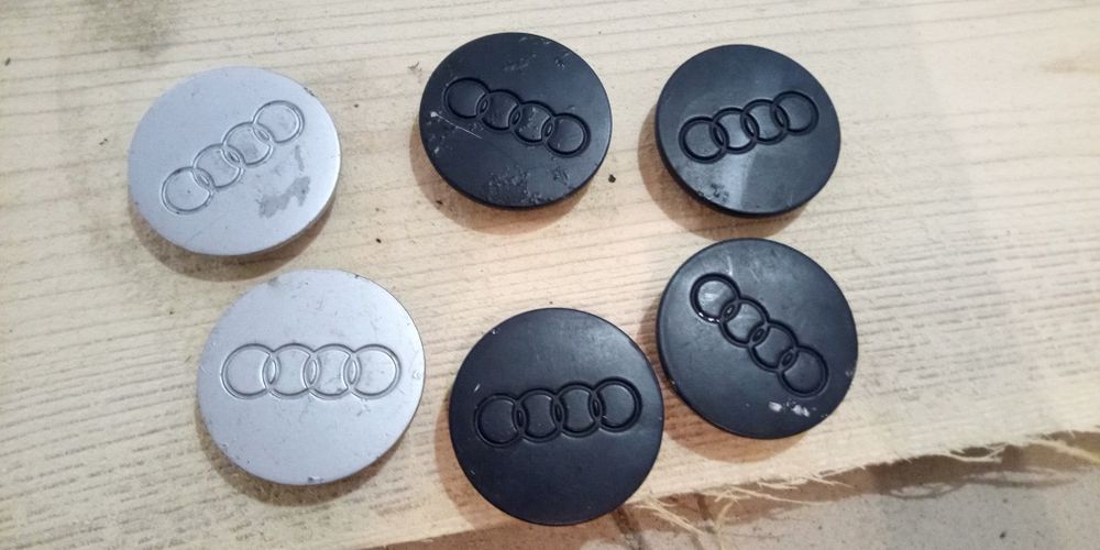 Оригинальные центральные колпачки для дисков Audi 893601171