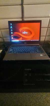 Laptop   firmy   Fujitsu                 .