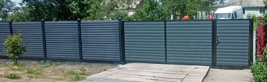 Бетонні забори, з профілю,  ворота.