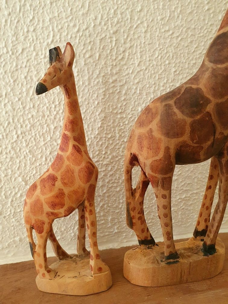 Dwie figurki drewniane żyrafy żyrafa figurka