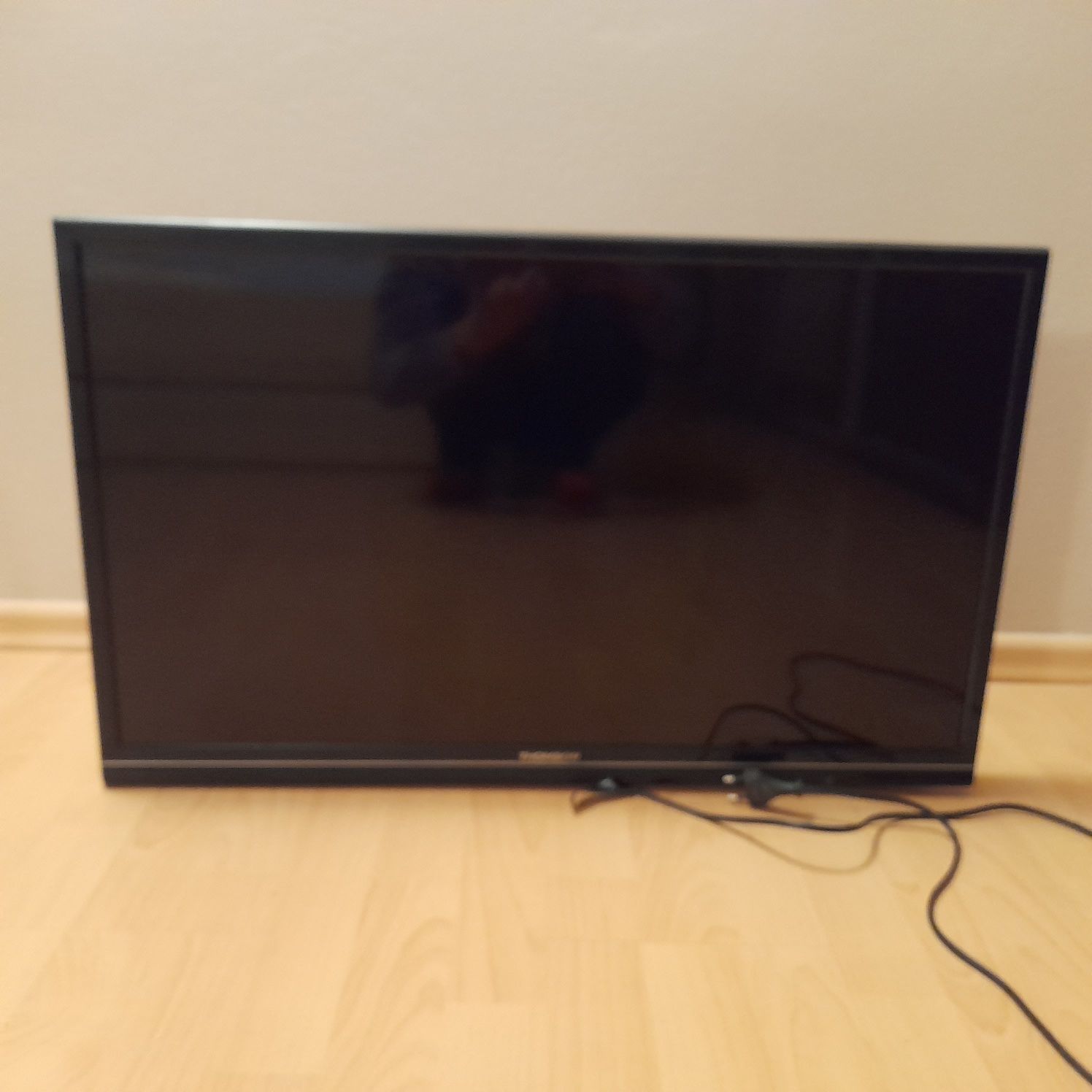 Telewizor Tomson 32" HU3253C, lekko uszkodzony wyłącznik, USB, HDMI