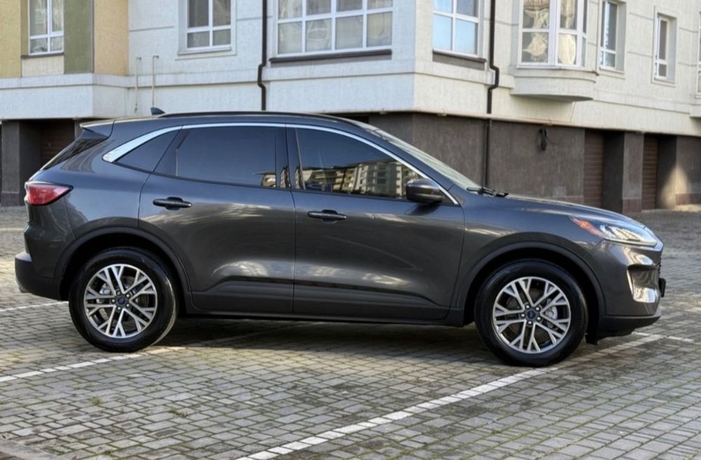 Ford Escape 2020 рік