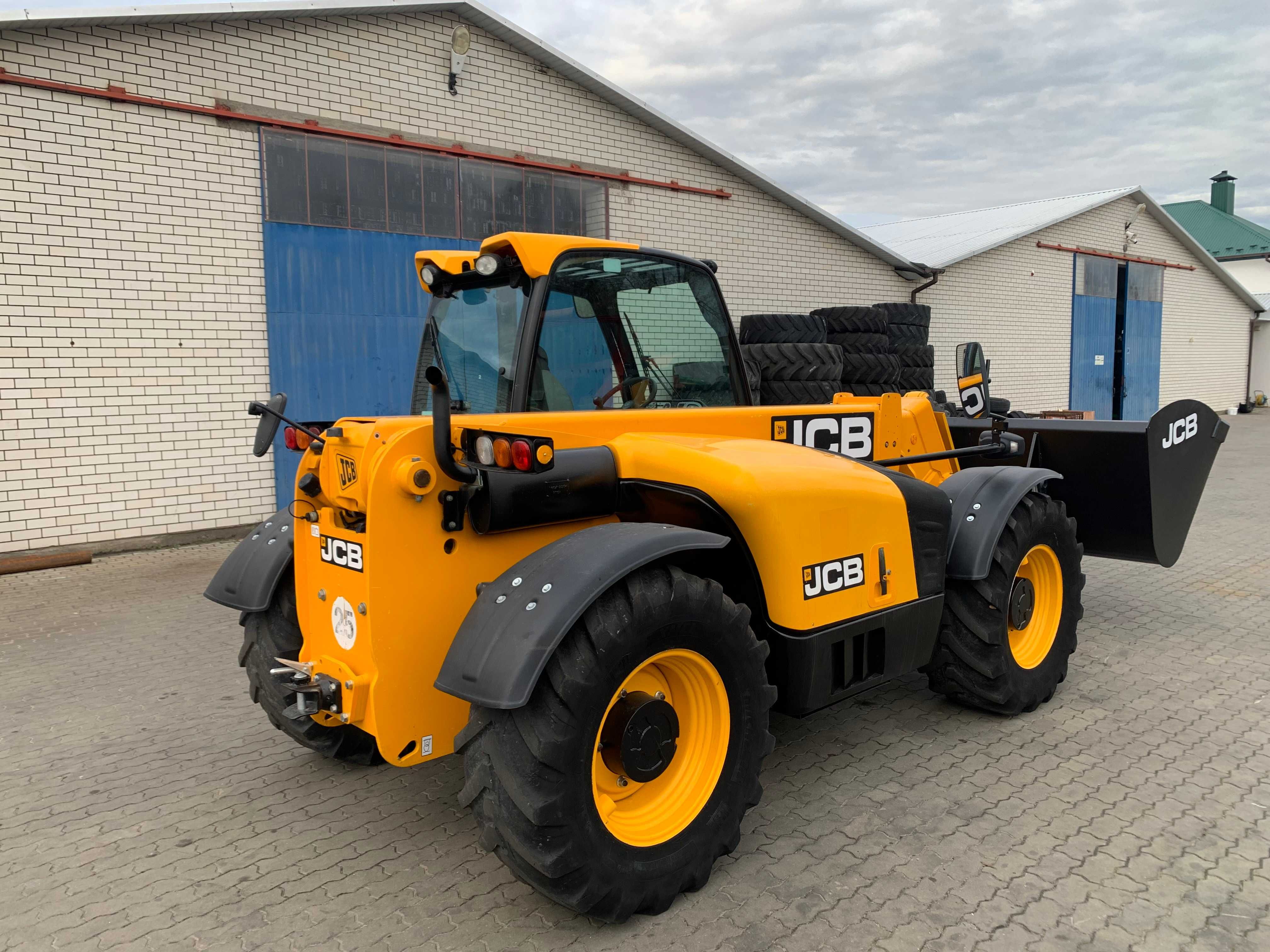 Телескопічний фронтальний навантажувач JCB 536-60