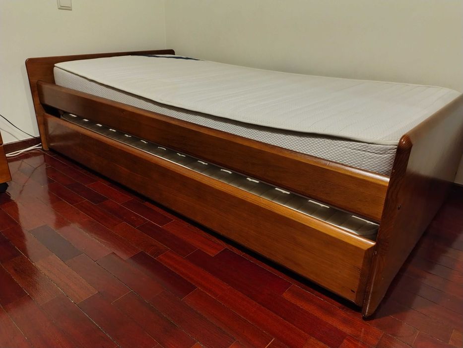 Cama de solteiro (dupla) da Cerne usada