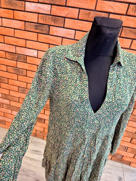 Sukienka w kwiatki zara