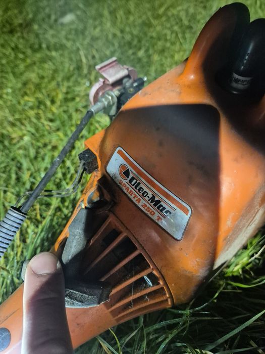 Wykaszarkę oleo-mac uszkodzona