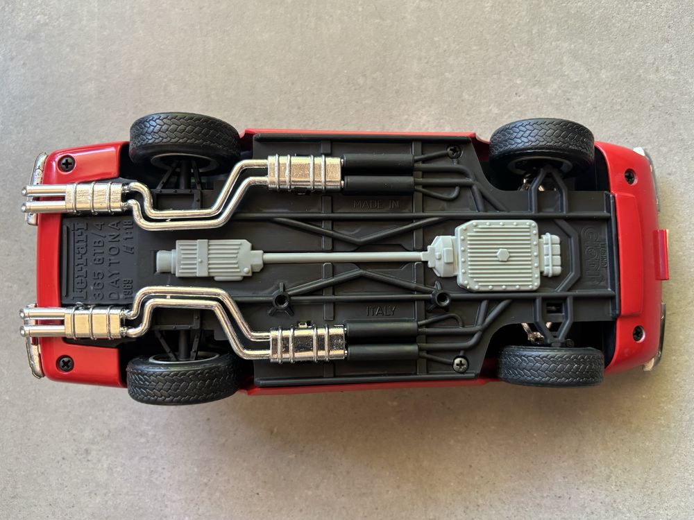 Model Techno Giodi skala 1/18 Ferrari 365 GTB/4 made in Italy