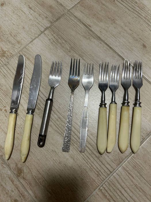 Столові прибори різні