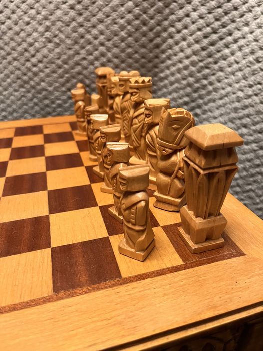 Ręcznie rzeźbione szachy