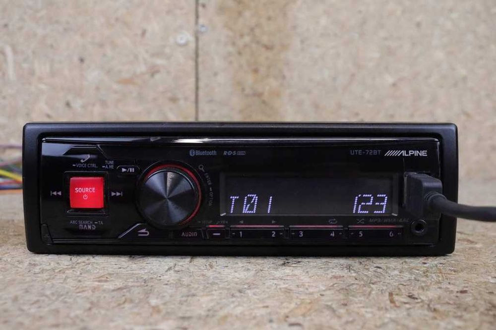 Autorrádio Alpine UTE-72BT com bluetooth