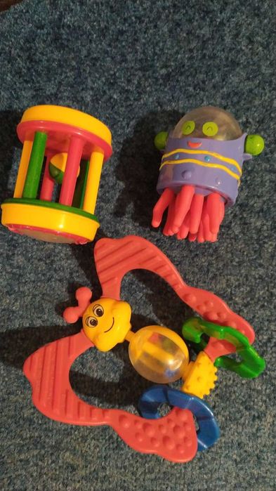 Продам 3 погремушки детские игрушки.