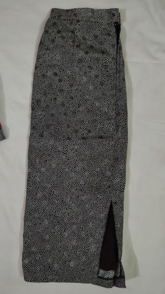 Conjunto blusa, saia e top.