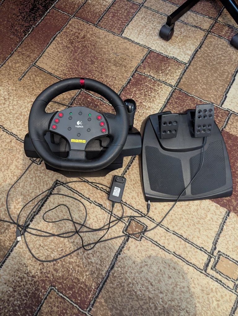 Руль Logitech momo