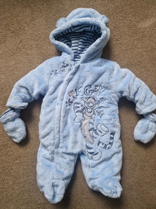 Niebieski kombinezon chłopięcy Disney