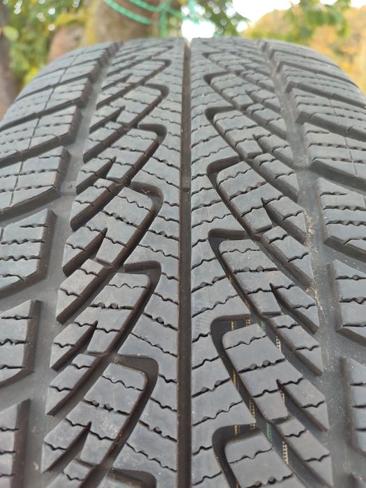 VW TOUAREG lll Koła Zimowe R18 Goodyear