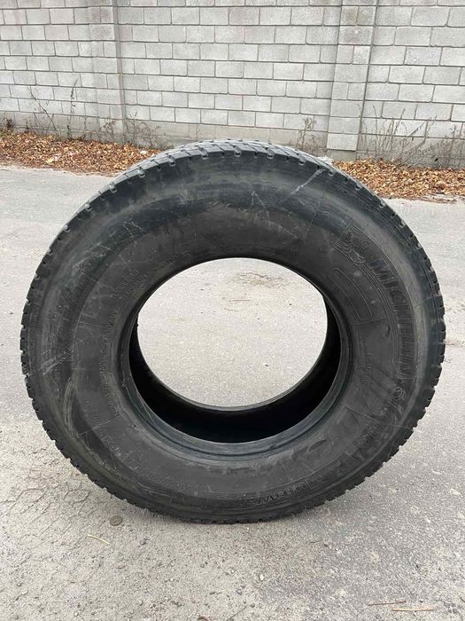 Продам б/у резину  315/80 R22.5