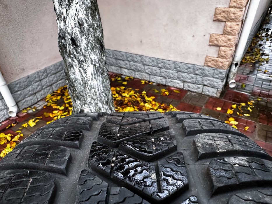 Диски Lexus 5/114,3 R17 в зборі з зимовою гумою Pirelli Sottozero 3