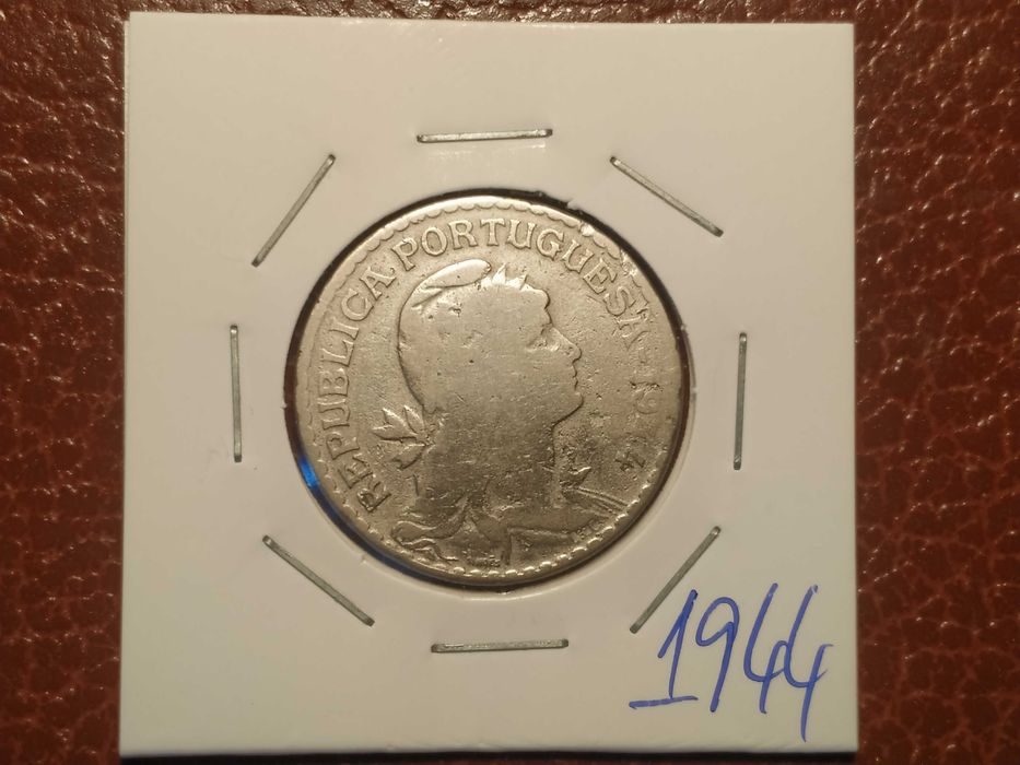 348 Portugal - moeda de 1 escudo de 1944 (em alpaca)