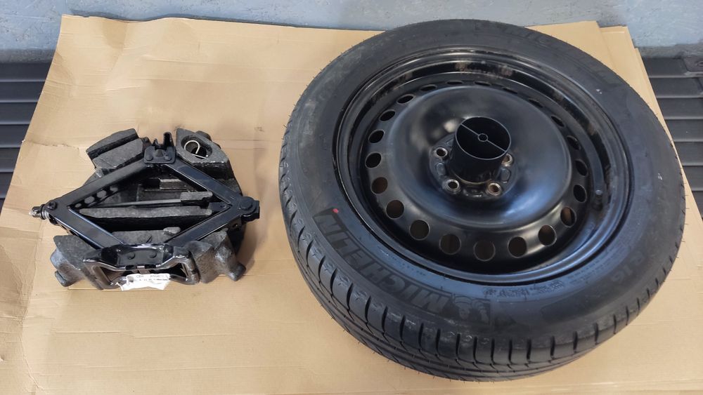 Ford Focus mk2 lift koło zapasowe lewarek klucz hak.