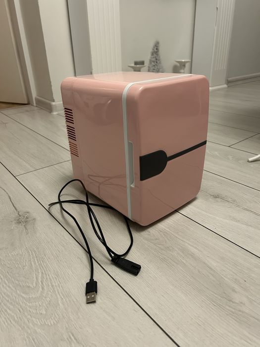 Mini lodówka, różowa