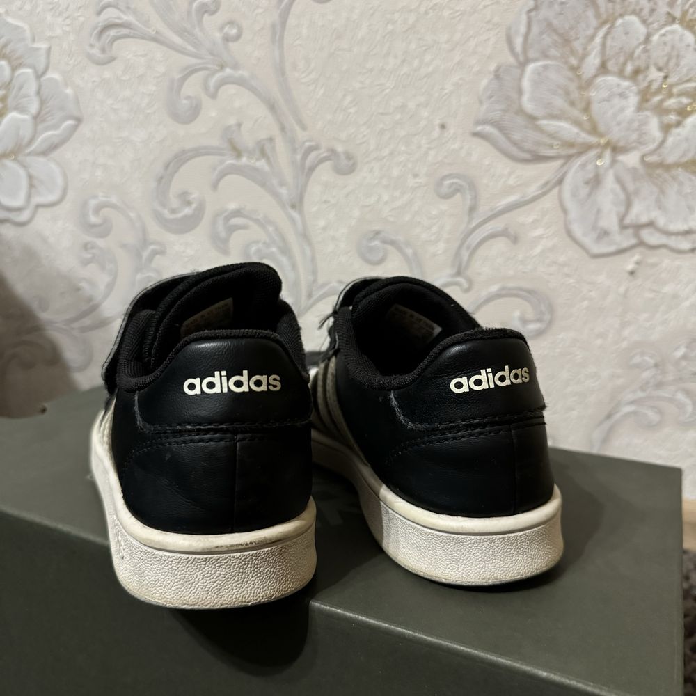 Дитячі кеди Adidas 32 р. чорні