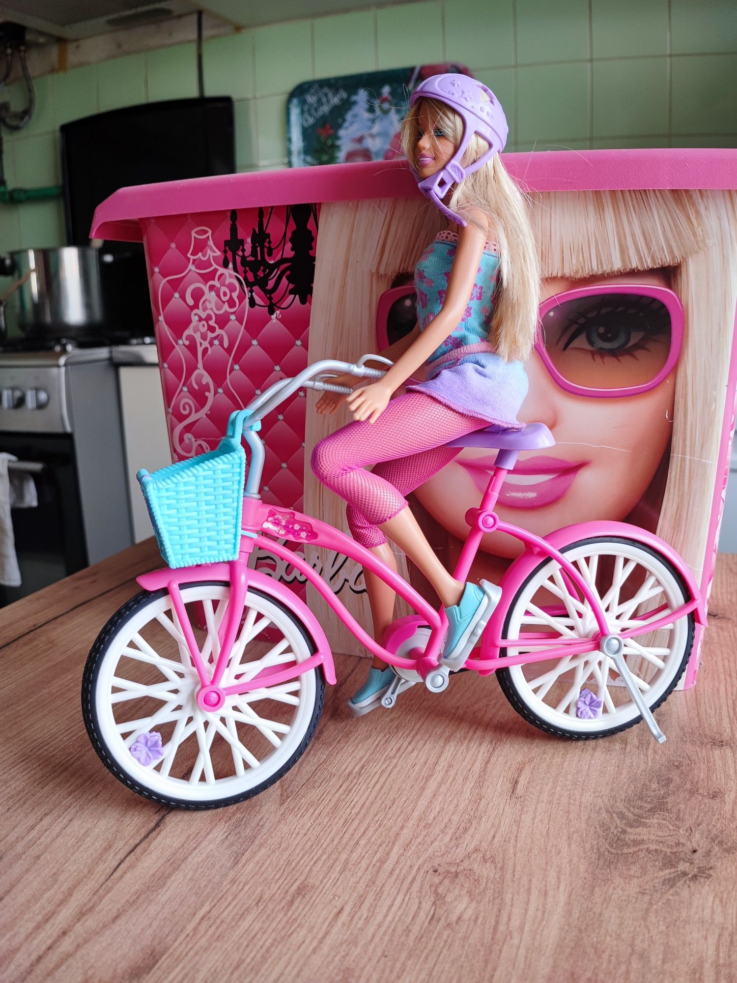 Lalka barbie Mattel z rowerem