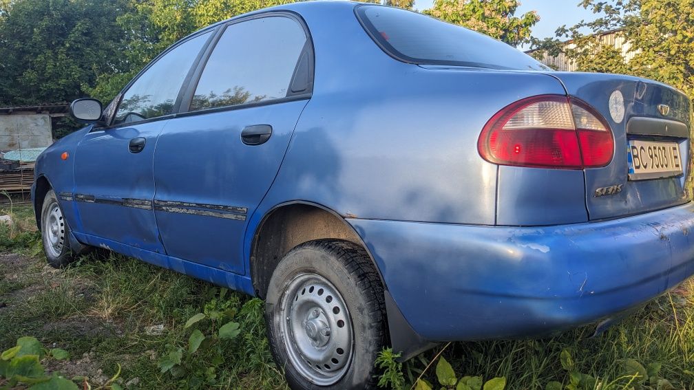 Автомобіль Daewoo Sens