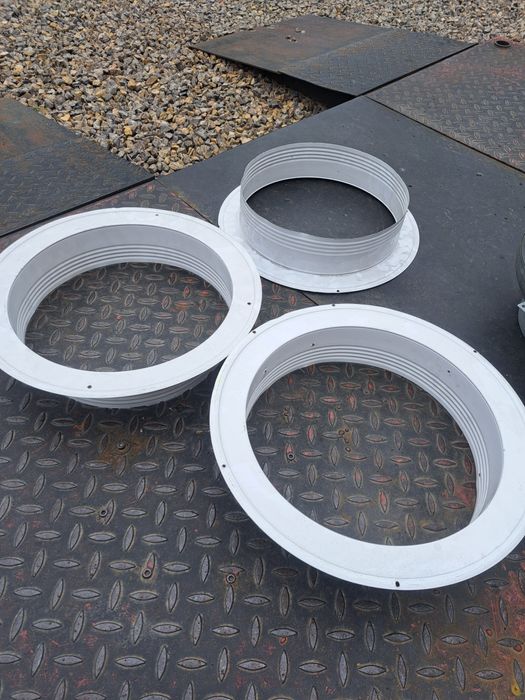 Rozeta ,osłona przyścienna rury wentylacyjnej fi 320mm.