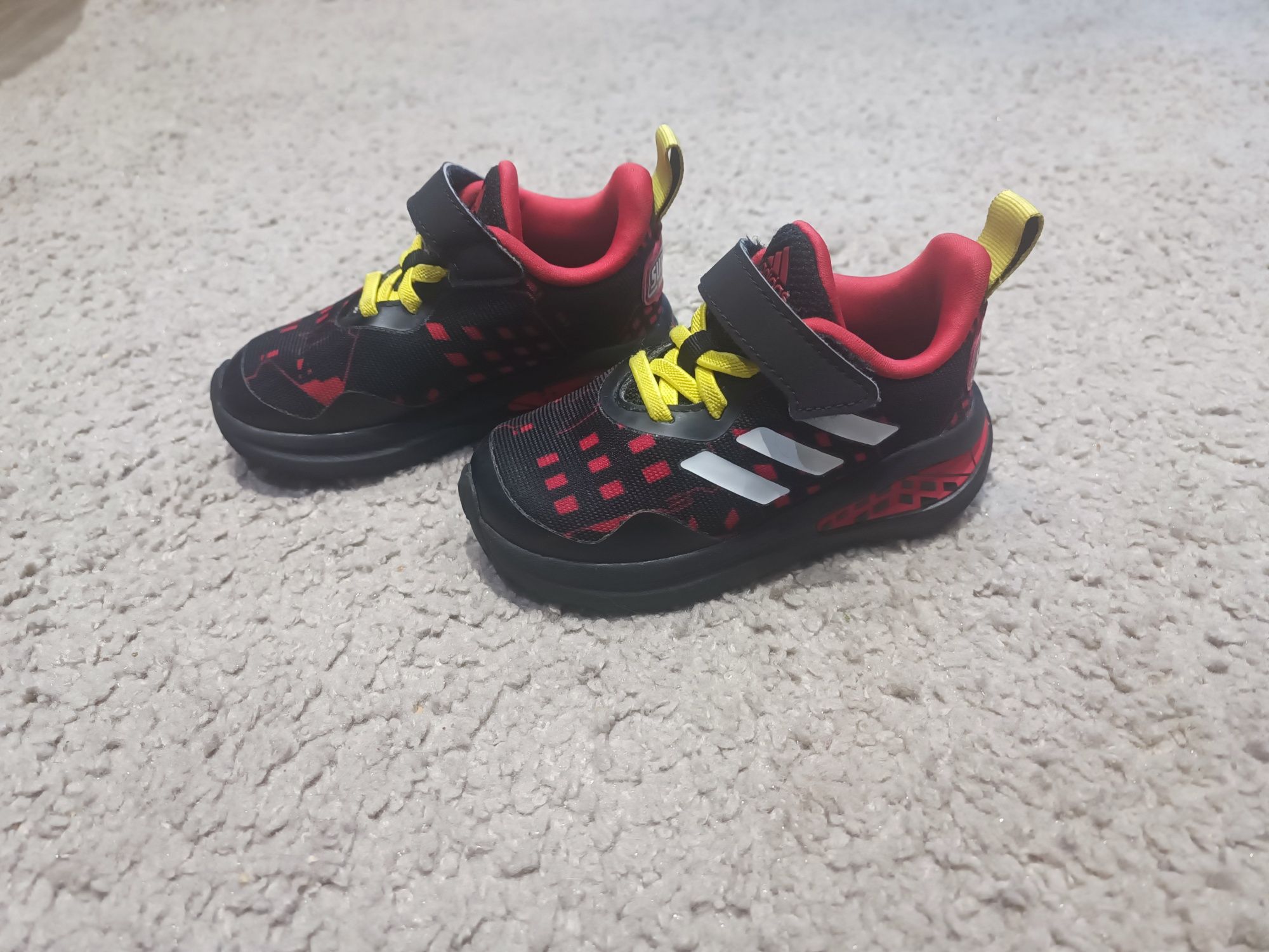 Buty Adidas Marvel rozmiar 23