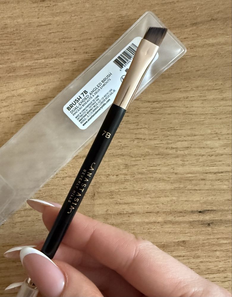 Скошений пензлик для брів зі щіточкою anastasia beverly hills brush 7b