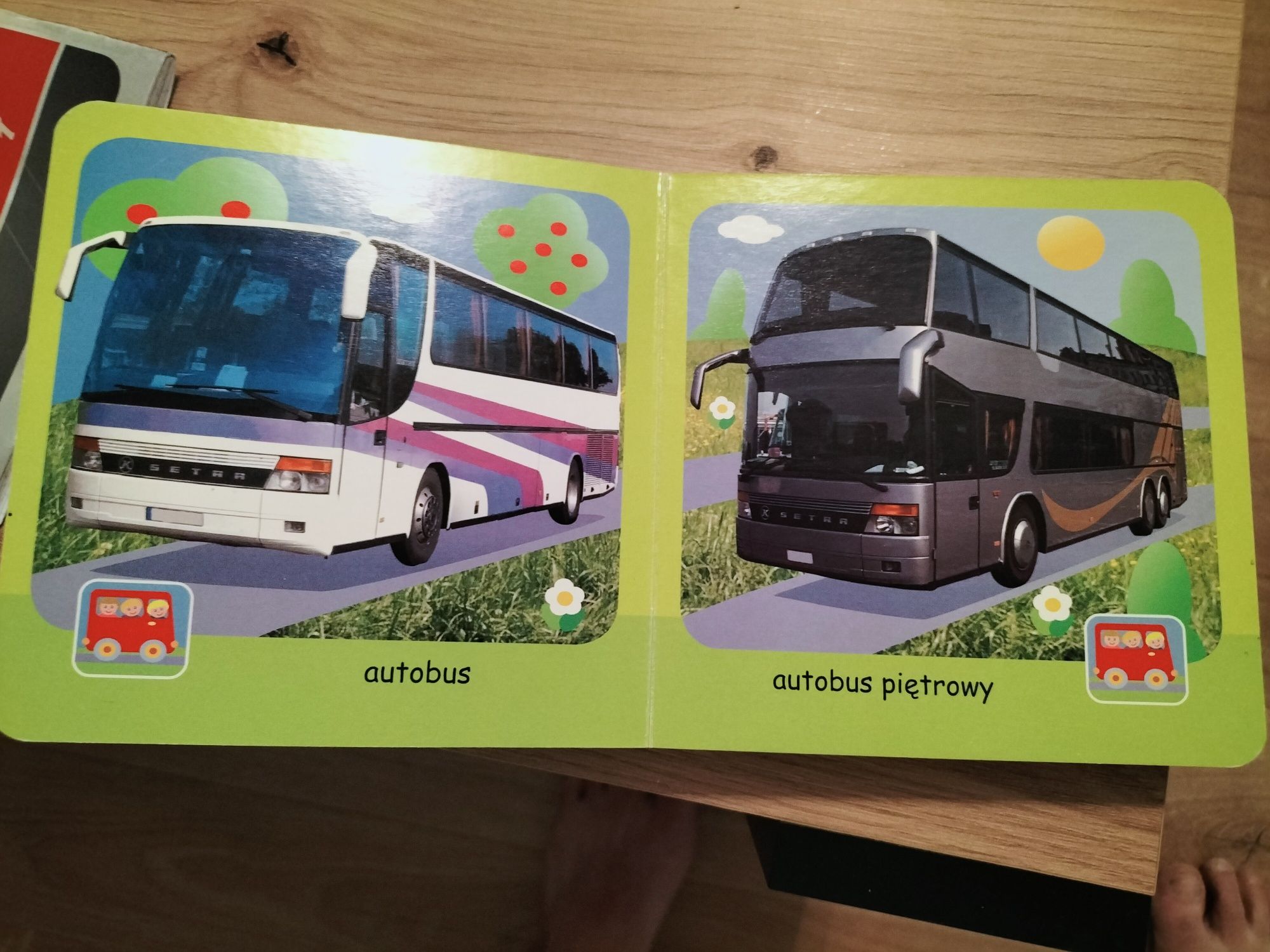 Książeczka dla dzieci pt. Auta, traktory i ciężarówki