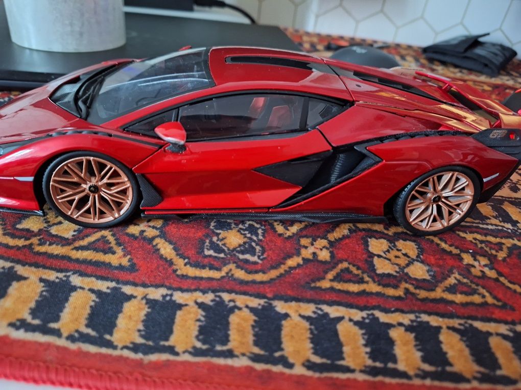 Bburago  1:18 Plus Lamborghini SIAN FKP 37