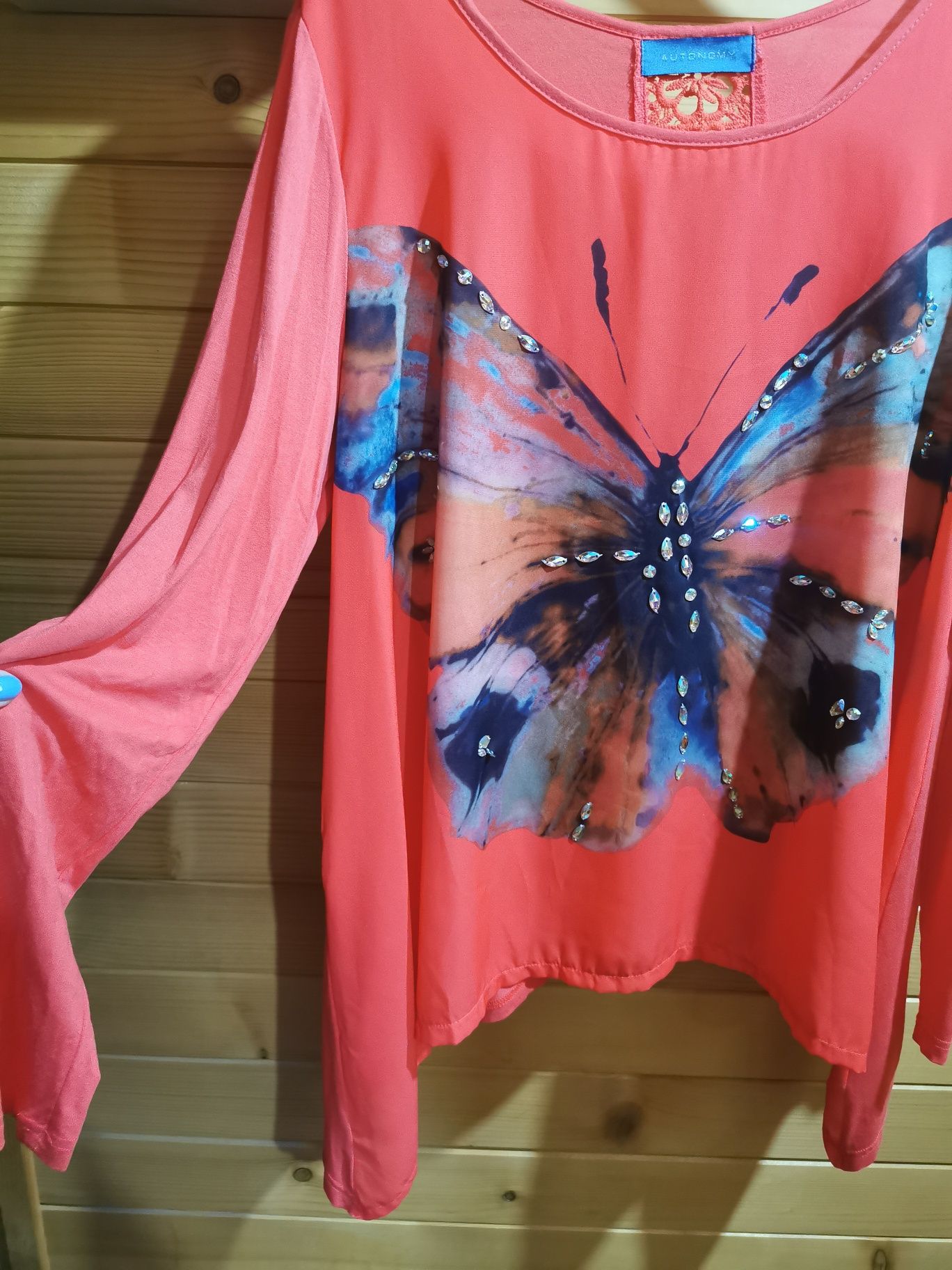 Koralowa bluzka z motylem, r. XL