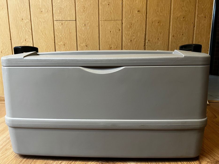 Pojemnik termoizolacyjny RUBBERMAID do transportu