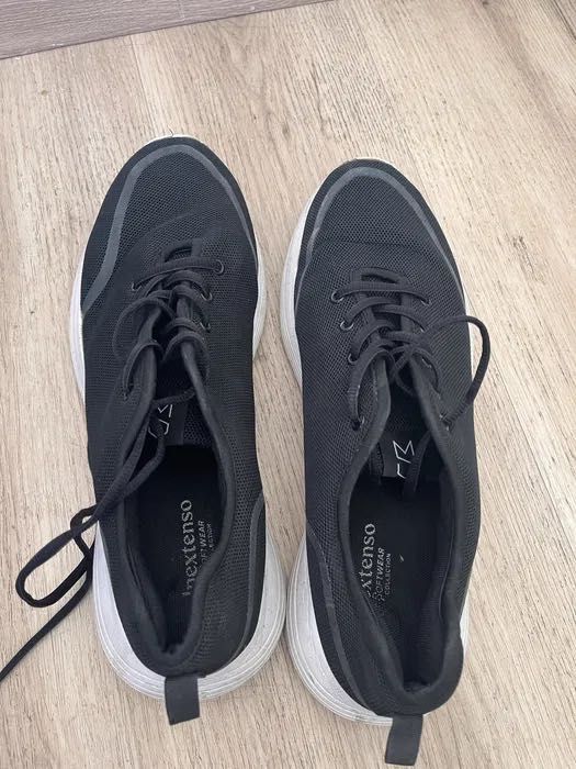 Sapatilhas pretas 46