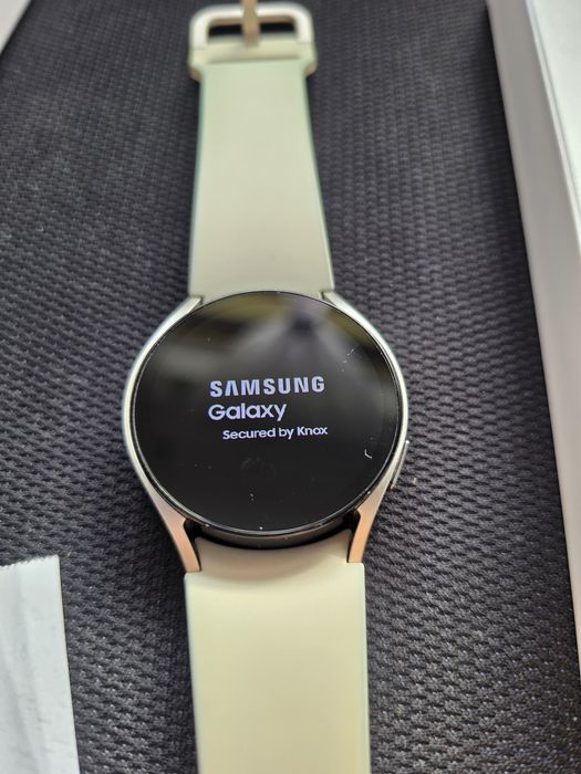 Samsung Galaxy Watch 6 40mm kolor: cream + dodatkowy pasek i ładowarka