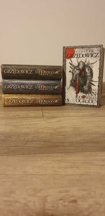 Pan Lodowego Ogrodu 1-4, Jarosław Grzędowicz.