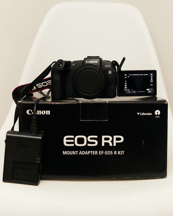Canon EOS RP +адаптер EF-RF - легка повнофреймова бездзеркальна камера