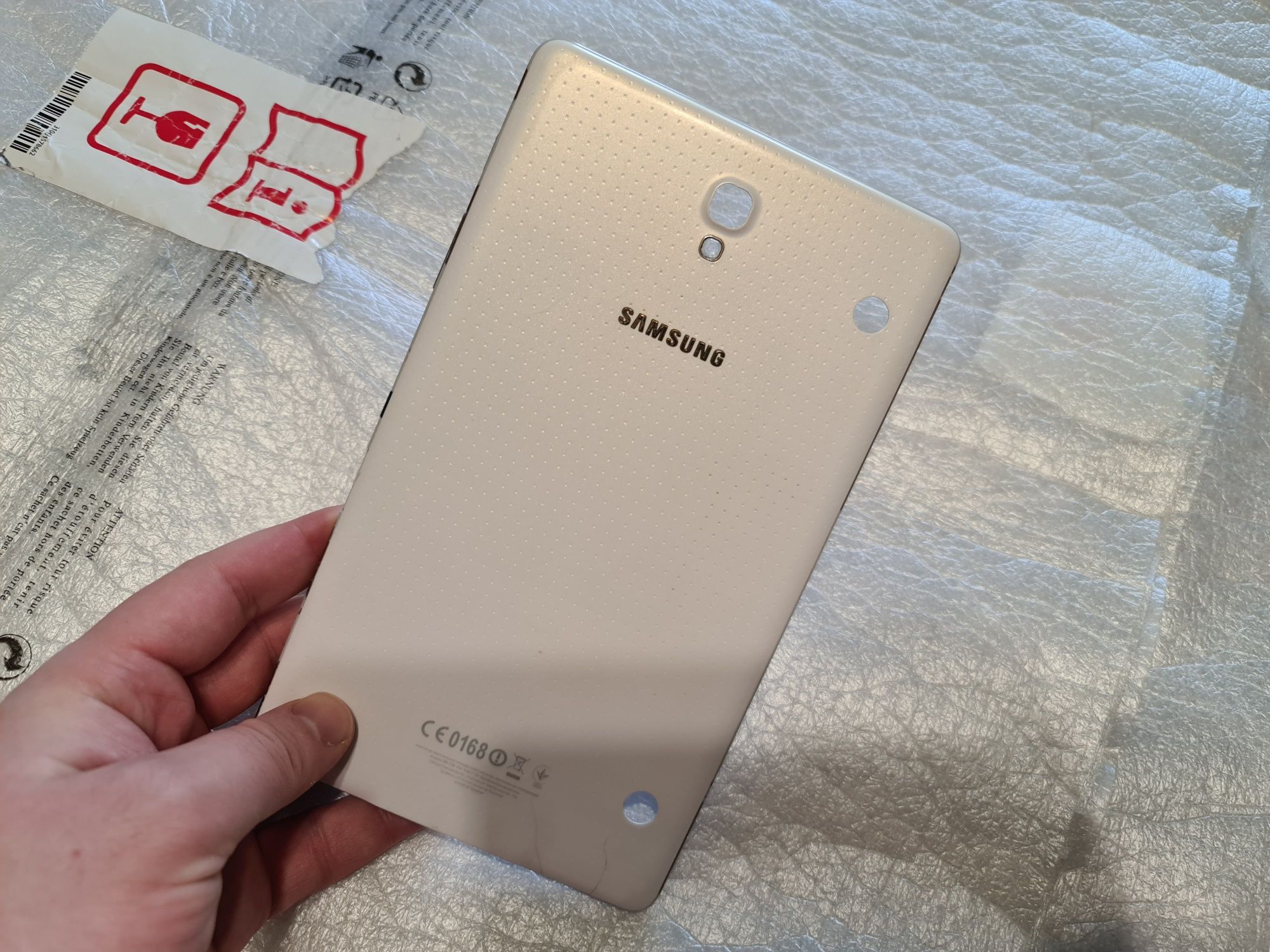 Samsung Tab S 8.4. Задняя крышка.