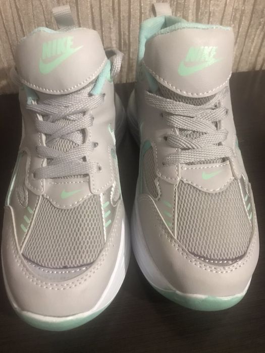 Кросівки з екошкіри