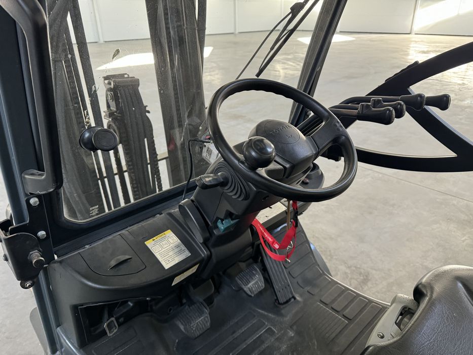 Продаж навантажувача TOYOTA 02-8FGF15, 2009 року в ідеальному стані!